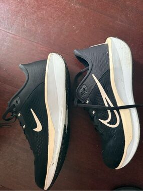Nike Women’s Black Sneakers with Cream Accents